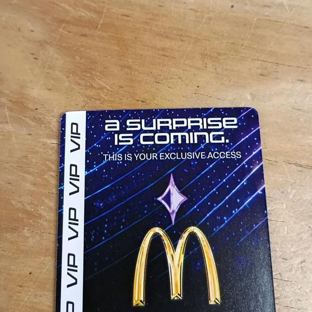 McDonalds Kpop Demon Hunters Huntrix A231 Rumi Jinu Holo Hand-Holding Card NEW